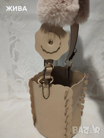 Малка дамска чанта в цвят слонова кост