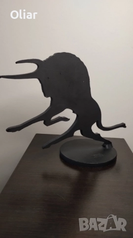 Много тежка, модернистична статуетка на бик. Метал., снимка 3 - Статуетки - 52203850