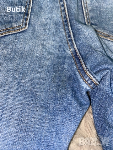 Дамски дънки  Stradivarius 32, снимка 4 - Дънки - 52577591