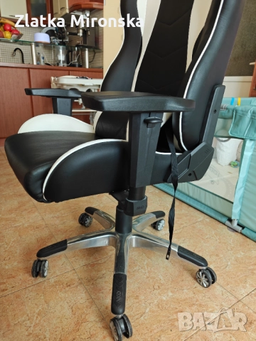 Геймърски стол AKRACING, снимка 10 - Столове - 52745724