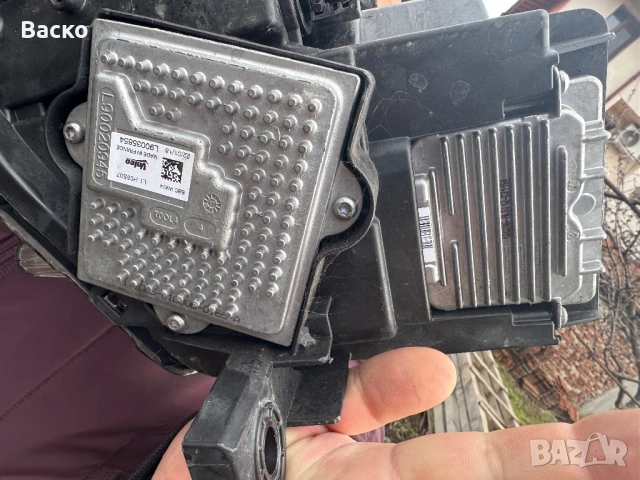 Оригинален десен фар за jeep grand cherokee wk2 overland 2018, снимка 6 - Части - 53231443