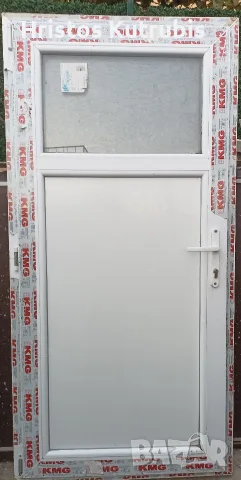 PVC Врата Бяла KMG с матирано стъкло и ключ - 172х84 см