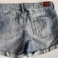 Дамски къси дънкови панталони , снимка 2 - Къси панталони и бермуди - 31977625