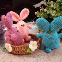 Великденски подаръци. Три зайчета в гнездото. Плетена играчка. Ръчно изработени., снимка 4 - Романтични подаръци - 39875113