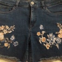 Къси дънкови панталонки с бродерия цветя, снимка 2 - Къси панталони и бермуди - 37896538