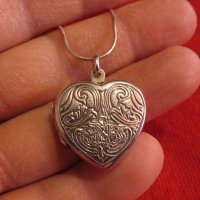Сребърно синджирче със старинна сребърна муска, отварящо се сърце - кутийка с тайник, накит, амулет,, снимка 2 - Колиета, медальони, синджири - 35336015