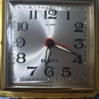 Туристически часовник-будилник в кожена кутийка, снимка 4 - Антикварни и старинни предмети - 35639426