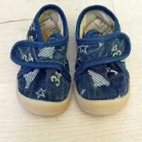 Детски текстилни обувки за ясла с лепки 20 номер, снимка 1 - Детски пантофи - 42766182