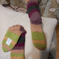 Ръчно плетени дамски чорапи 36 размер, снимка 2 - Дамски чорапи - 39379617