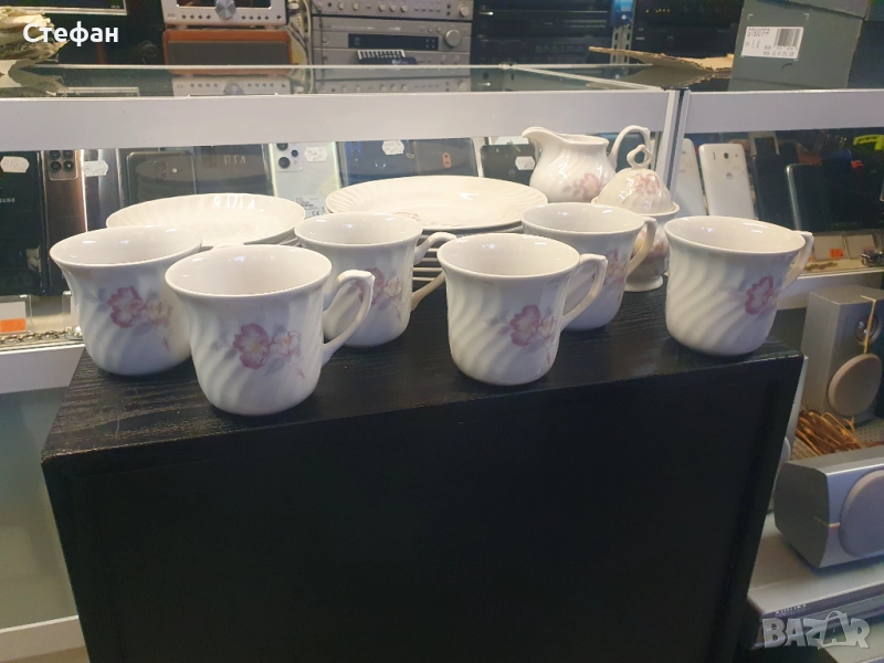 Порцеланов комплект / Сервиз за кафе с 6бр. чаши с 6бр. чинии, 6 по-големи чинии, каничка за мляко и, снимка 1