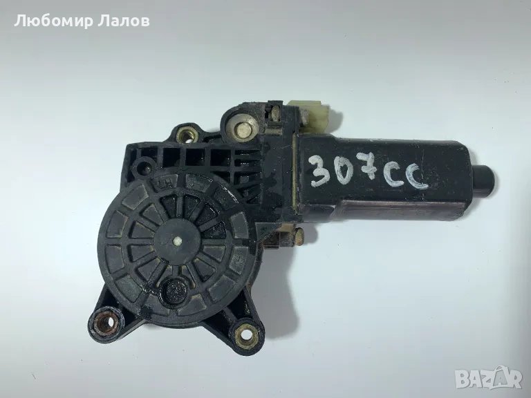 Моторче десен стъклоповдигач Peugeot 307cc Пежо 307цц, снимка 1