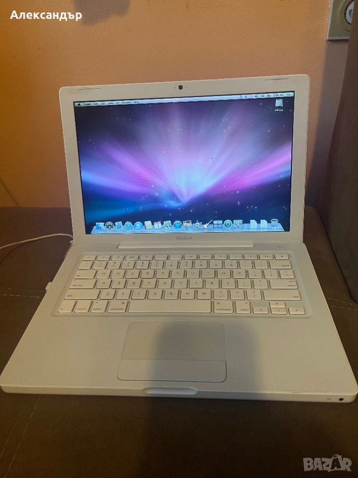 Apple MacBook A1181 (Early 2008, Core 2 Duo 2.4ghz, 13”, 2GB Ram, 250GB Hdd), снимка 1