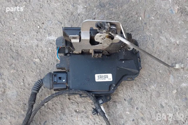 Предна Дясна Брава - Ключалка Ауди А4 Б6 - Б7 - A6 C5
- 4B2837016G, снимка 3 - Части - 47997177