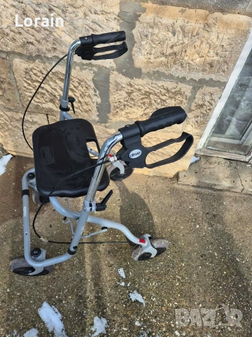 Проходилка(Ролатор), снимка 2 - Ролатори - 53083012