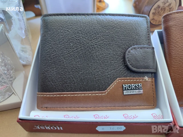 Мъжки кожен портфейл в кутия