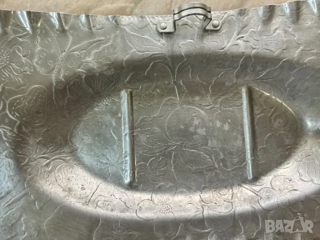 Винтидж Алуминиев поднос с дръжки Релефни флорални плодове Motil theartlyons, снимка 11 - Антикварни и старинни предмети - 47952653