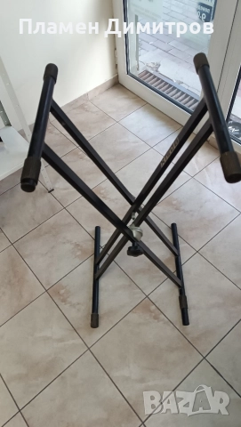 Стойка за клавир