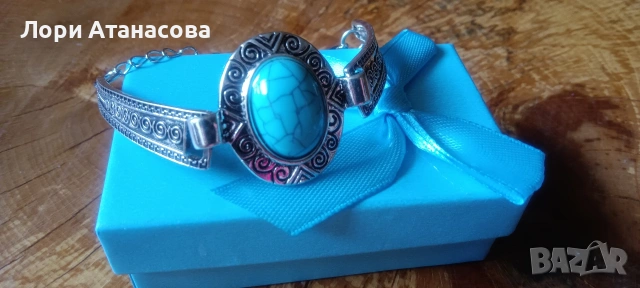 Елегантна гривна с твърда основа в етно стил. Акцентът е върху камъка , снимка 3 - Гривни - 54003196