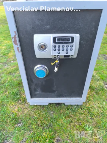 Метален сейф 