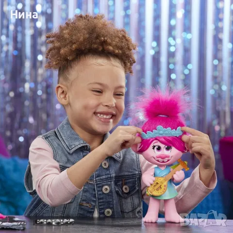 HASBRO Trolls Feature Dolls Пееща POPPY, снимка 6 - Кукли - 47357446
