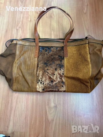 Дамска чанта в кафяв цвят от кожа,велур и текстил