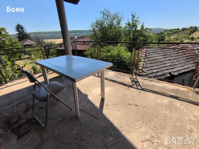 Собственик продава триетажна солидна къща 320 кв.м. в с. Тияновци, област Видин  , снимка 2 - Къщи - 43476121