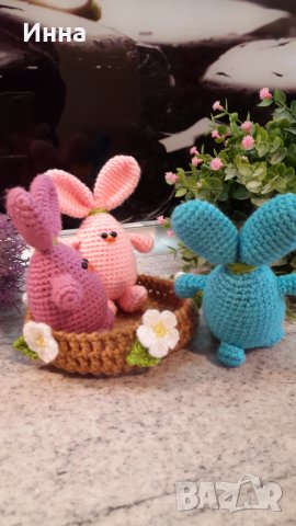 Великденски подаръци. Три зайчета в гнездото. Плетена играчка. Ръчно изработени., снимка 4 - Романтични подаръци - 39875113