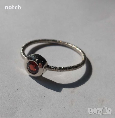 Пръстен бяло злато с гранат