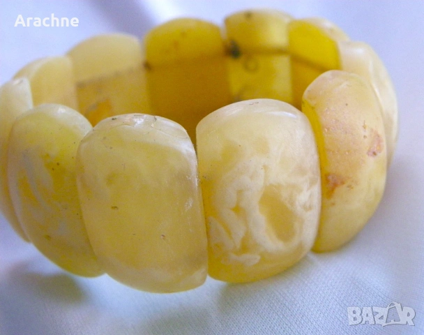 Гривна от кралски кехлибар, снимка 3 - Гривни - 24385685