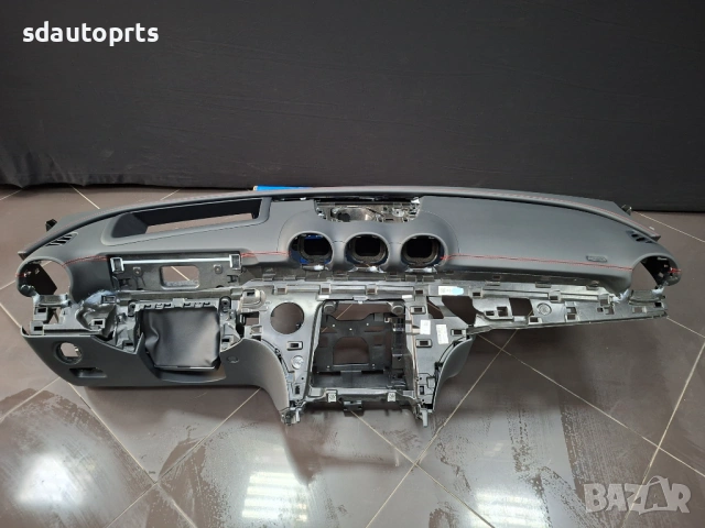 Ново Кожено Табло с Червен шев Mercedes W206 AMG A2066802707 HUD