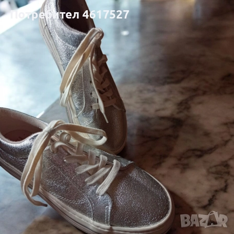 Сребристи дамски маратонки Zara