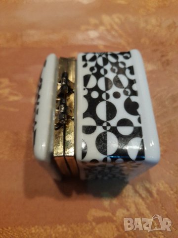 Стара порцеланова кутийка , снимка 11 - Антикварни и старинни предмети - 30991325