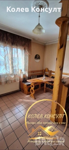 Триетажна къща с търговски помещения град Харманли, снимка 16 - Къщи - 53905651