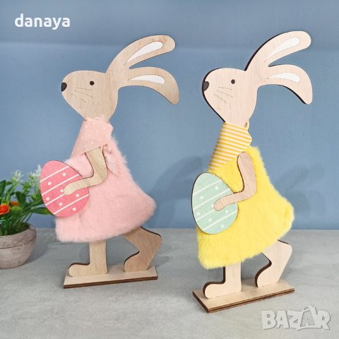 3660 Великденска декорация от дърво Заек с пухени дрехи, 30 см