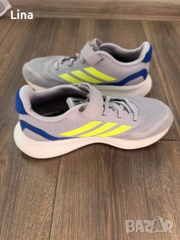 маратонки Adidas, снимка 2 - Детски маратонки - 56345649