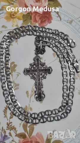 Продава се сребърен синджир с кръст 925 