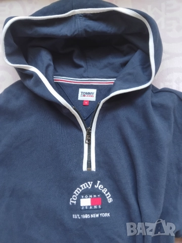 Tommy Hilfiger - 100% оригинален НОВ дамски къс модел суичър, снимка 2 - Суичъри - 52606303