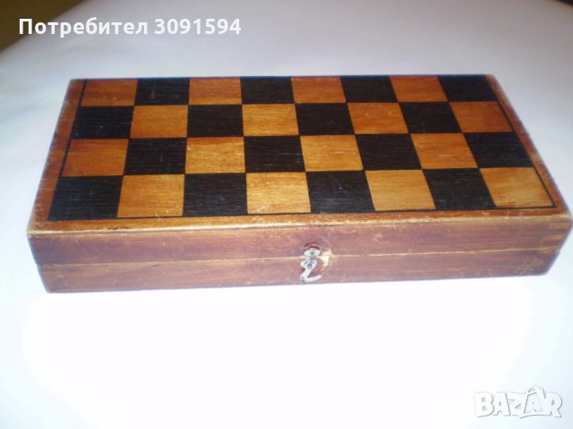 Стара дървена дъска -кутия за игра на шах, снимка 2 - Шах и табла - 35404562
