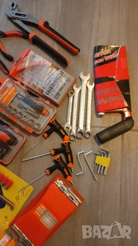 комплект инструменти отвертки клещи битове гаечен ключ гарги свредла скоби ролетка, снимка 6 - Други инструменти - 52687741