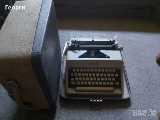 Пишеща машина Olimpia Monica  1960г., снимка 2 - Антикварни и старинни предмети - 37251783