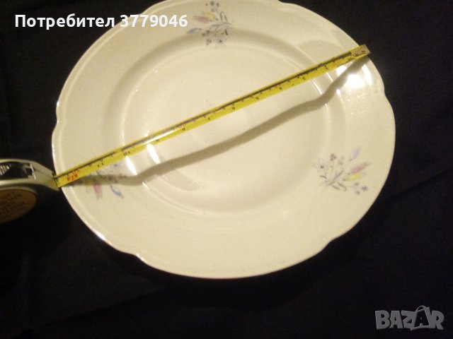 Голяма порцеланова чиния , снимка 3 - Чинии - 42525721