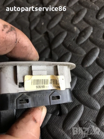 Бутон за повдигане на задно ляво стъкло за KIA Carnival (2006–2011) 93590-4D100, снимка 3 - Части - 53204388