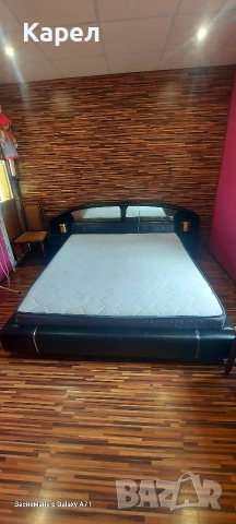 Продавам кожена спалня с матрак