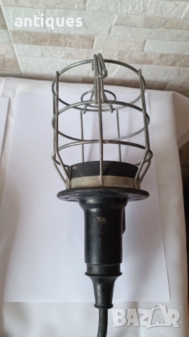 Немска подвижна работна лампа с копче - стар модел, снимка 4 - Антикварни и старинни предмети - 53005587