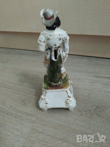 порцеланова статуетка-мускетар, снимка 3 - Други ценни предмети - 40530252