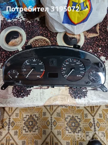 Продавам часовник ,пласмасата с въздухоотводите  и километраж за пежо 406, снимка 8 - Части - 55825890