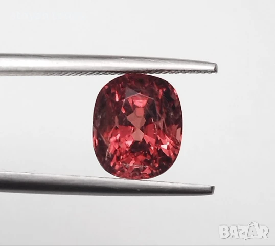 Шпинел с цвят Падпараджа в идеален размер 2.49кт.! Сертифициран! нов!, снимка 7 - Други - 50742612