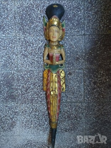 дървена статуетка 