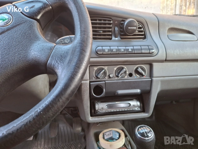 Шкода Фелиция Комфорт 1.6 GLX с климатик , снимка 18 - Автомобили и джипове - 52816752