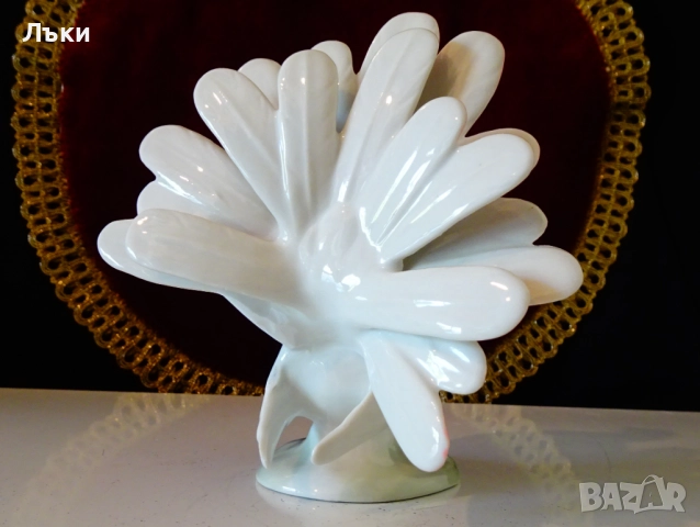 Порцеланова статуетка,фигура Гълъб на Lippelsdorf 1877 г. , снимка 4 - Статуетки - 51812921